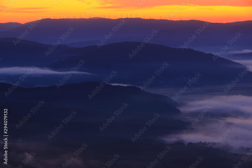 Fototapeta premium 岩手県遠野市 高清水展望台からの雲海