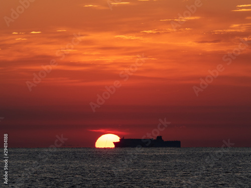 朝日と船 © mazuya_tm