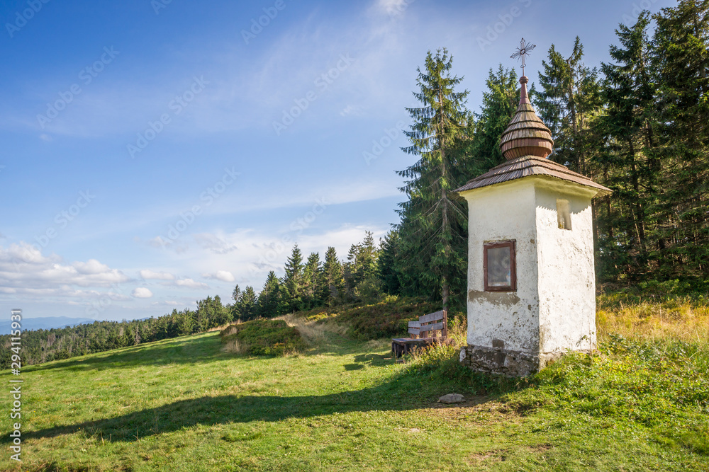 Kapliczka Bulandy na Jaworzynie Kamienickiej w Gorcach