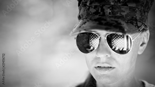 Φωτογραφία Female US Army Soldier