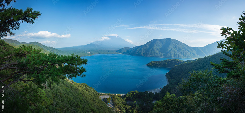 本栖湖から望む富士山パノラマ