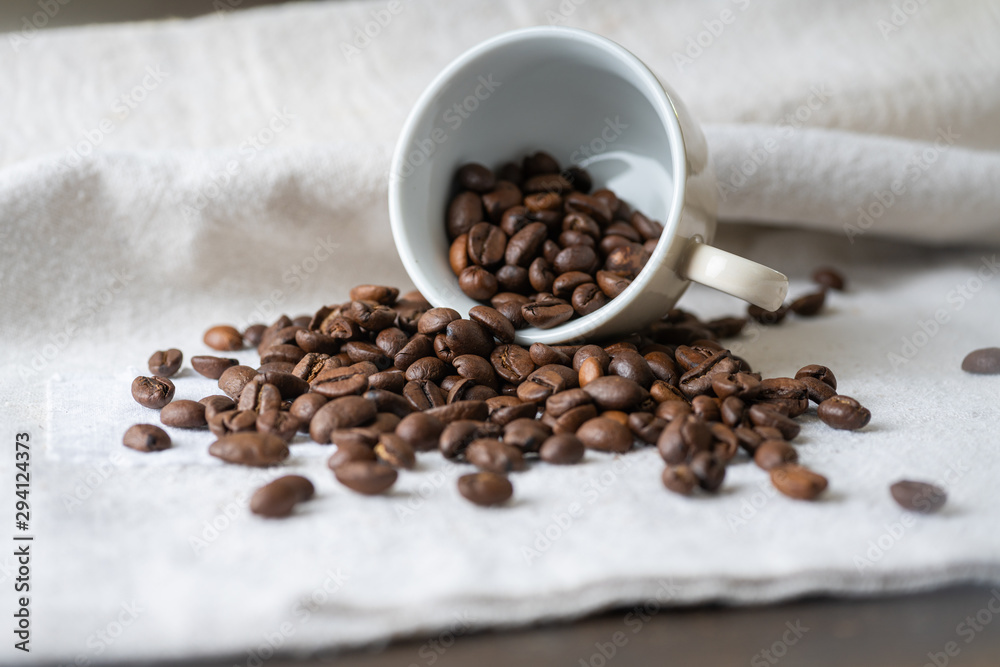 Kaffeetasse mit Kaffeebohnen