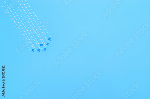 Aerobatics. Planes in the blue sky. Traces of aircraft in the sky. Drawings on the sky.