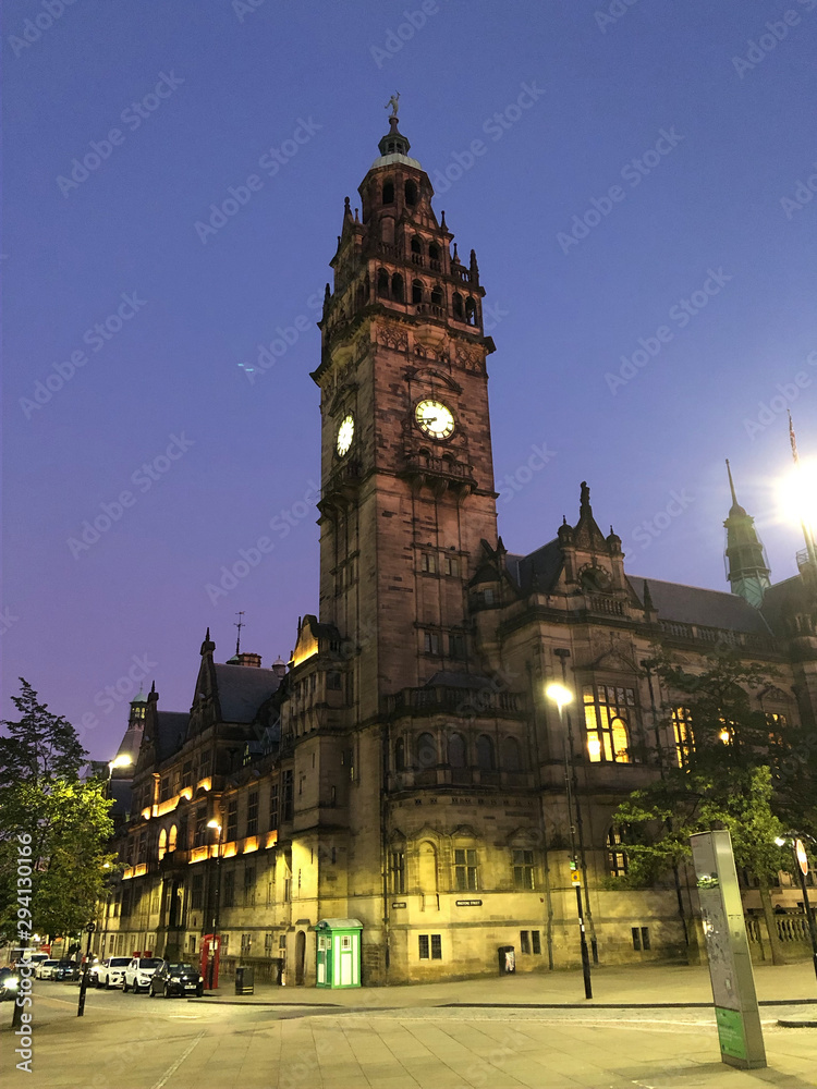 Fototapeta premium Sheffield Town Hall Clock Tower at Dusk