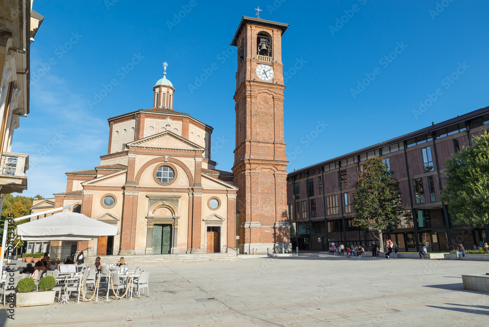 Historic center of an Italian city. Legnano town, piazza San Magno (square Saint Magno) with the Basilica of San Magno (XVI century), City in the province of Milan, Lombardy, northern Italy