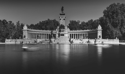 Tuinposter Zwart wit Parque del Retiro Madrid zwart-wit  © Alexandre Rotenberg