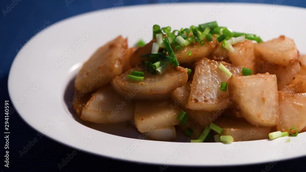 だいこんのみそ炒めを食べる だいこんのみそ炒めを食べる