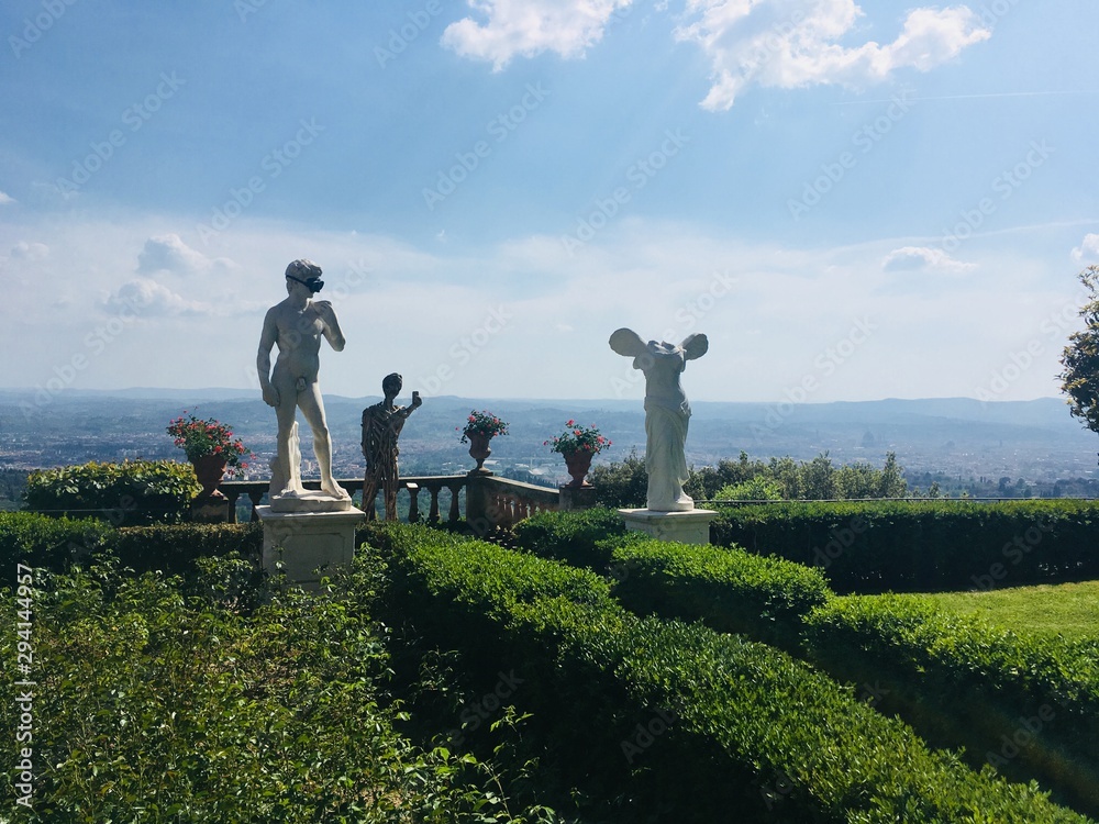Obraz premium Statues in heaven