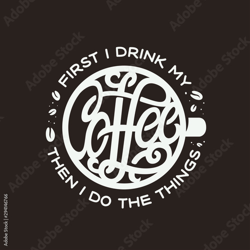 Eerst drink ik koffie belettering. Vector illustratie.