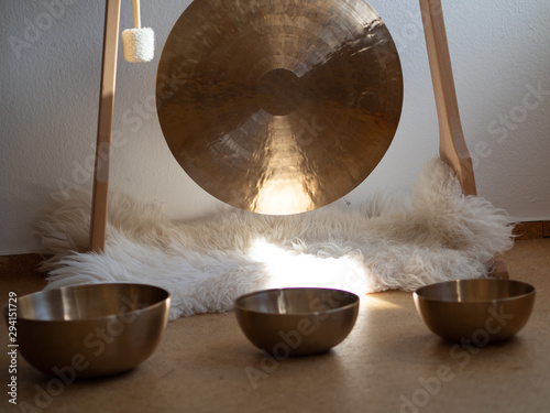 Gond in a wooden stand with tibatan singing bowls for sound healing therapy