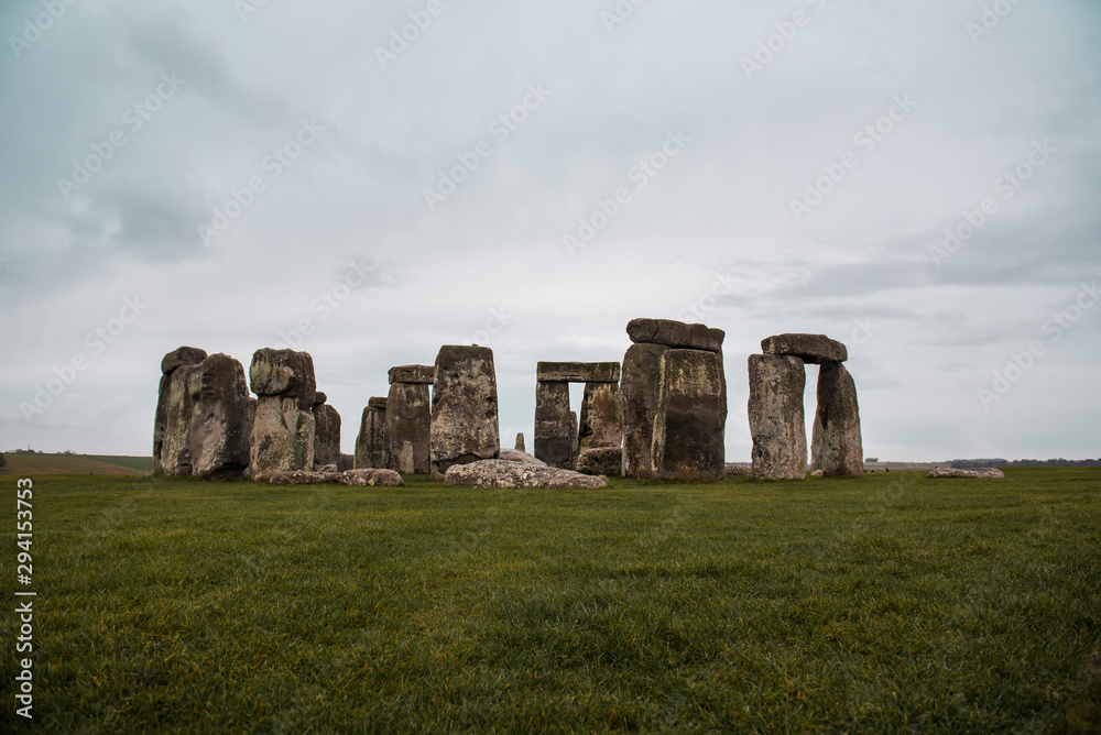 Naklejka premium Stonehenge on a cloudy day
