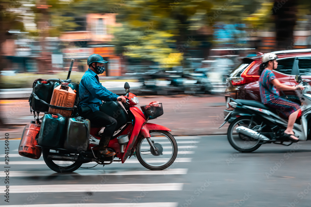 Barrido de motorista en Hanoi ciudad