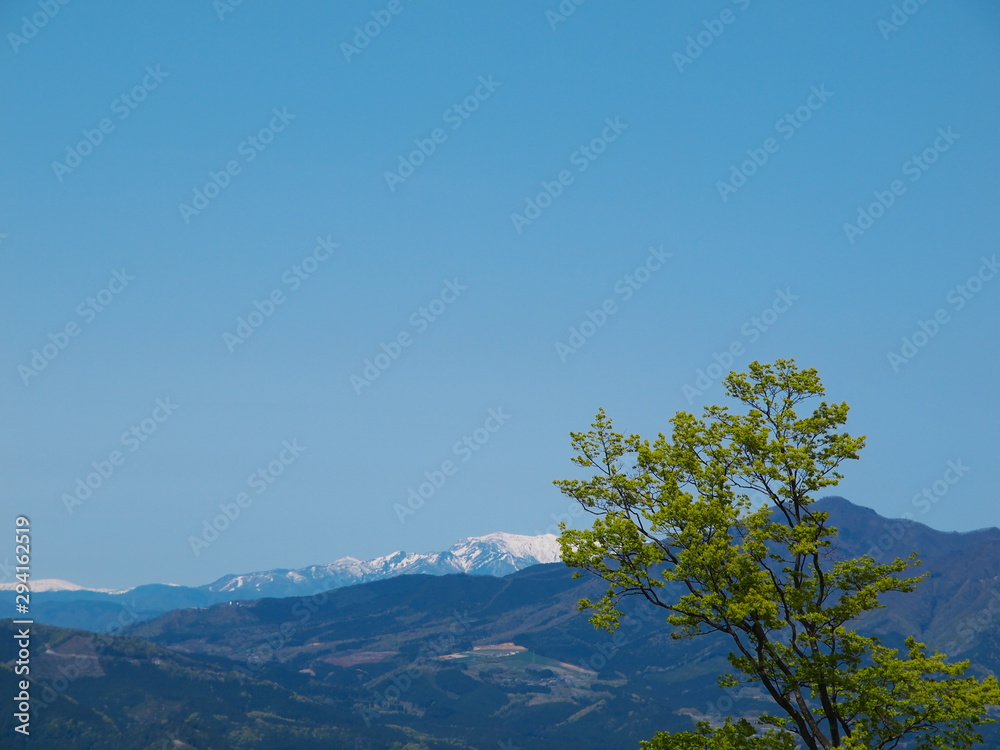 Obraz premium 日本の山々と青空