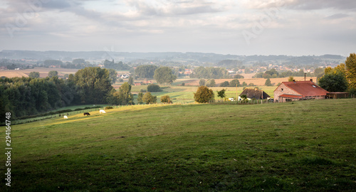 Vue sur la campagne vallonnée
