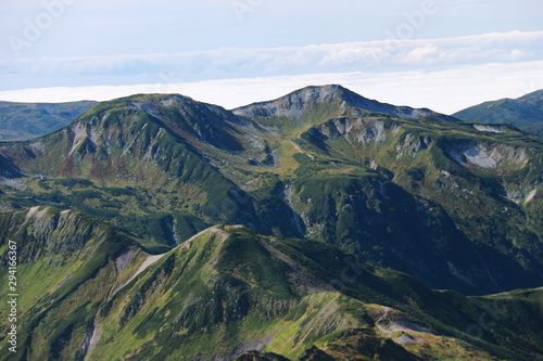 北アルプス　槍ヶ岳山頂からの風景　雲ノ平周辺の山々　三俣蓮華岳、丸山遠景 © DONDON2018