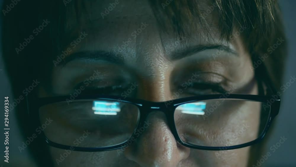 woman with stylish glasses for a good view. attractive business woman with glasses. close-up