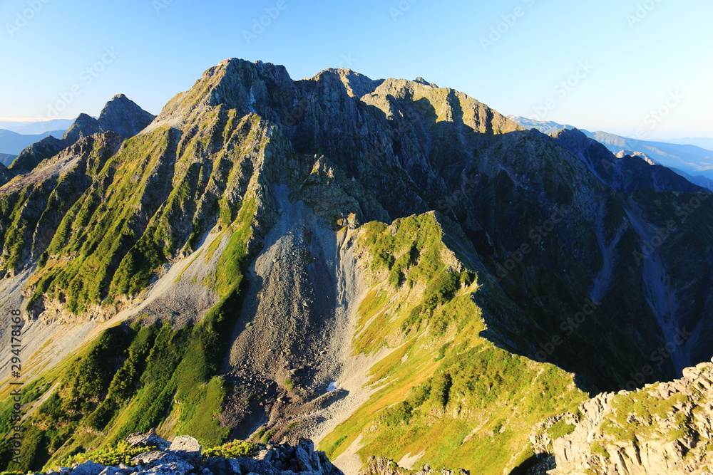 北アルプス 槍穂高連峰大キレット縦走 南岳獅子鼻からの景色 朝陽に映える大キレット縦走路と北穂高岳 Stock Photo Adobe Stock