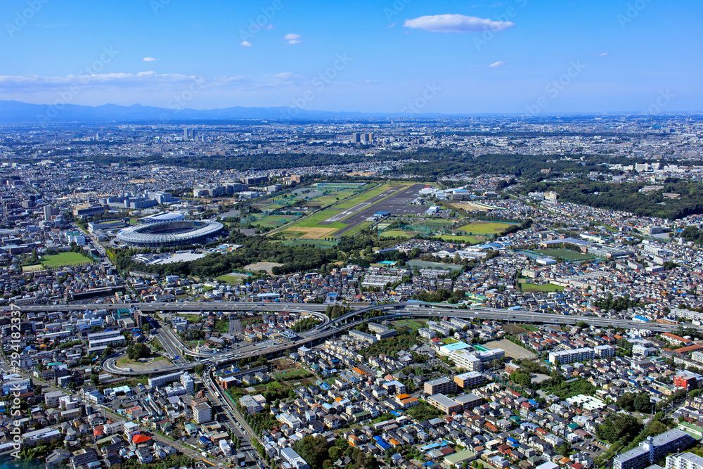 調布インターと武蔵野の森公園を望む／空撮