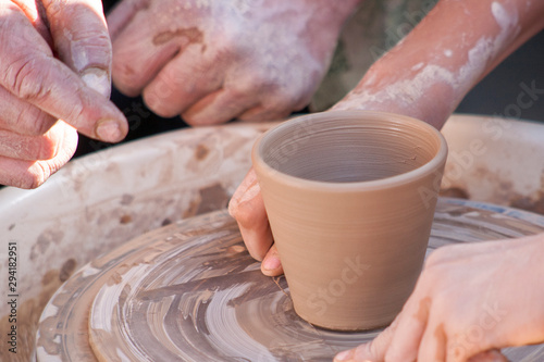A potter craftsman transfers his skills to a student © Valentyn Bilous