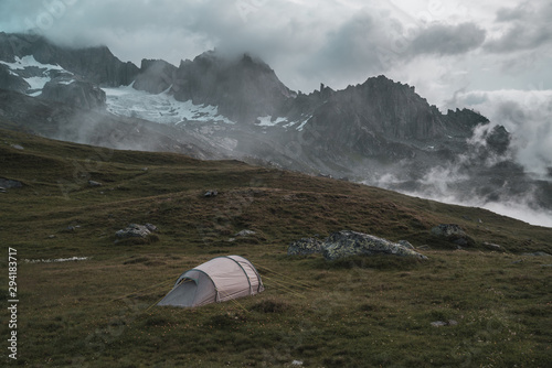 Camping with a mountainview at the Klausenpass