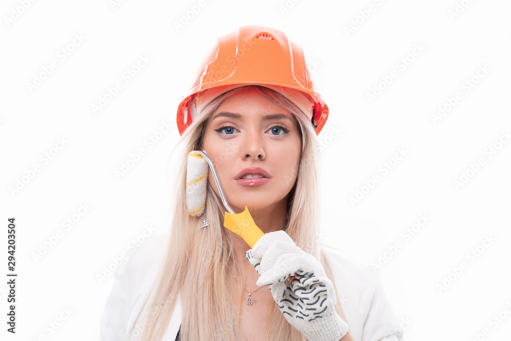 The blonde does makeup with a construction roller for painting the walls. The concept of incompetence of makeup artists The blonde does makeup with a construction roller for painting the walls. The concept of incompetence of makeup artists