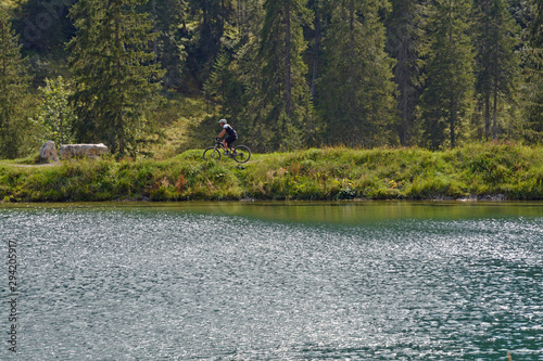 radfahrer am herzsee im kleinwalsertal photo