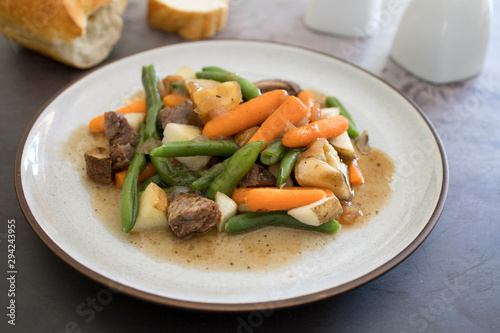 Beef Merlot with Carrots and Green Beans