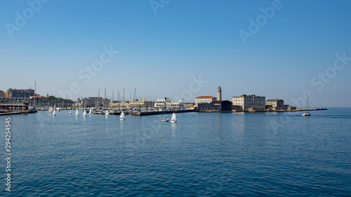 Trieste an der Adria / Italien / Europa: Hafen © fotomarekka