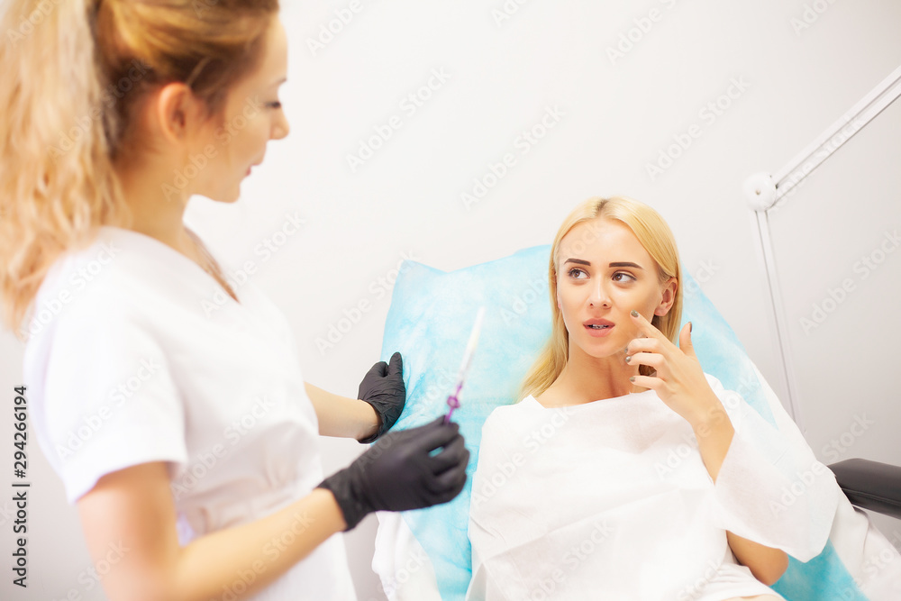 Obraz premium Lip Augmentation In Cosmetology Clinic. Beautiful Woman Getting Beauty Injection For Lips