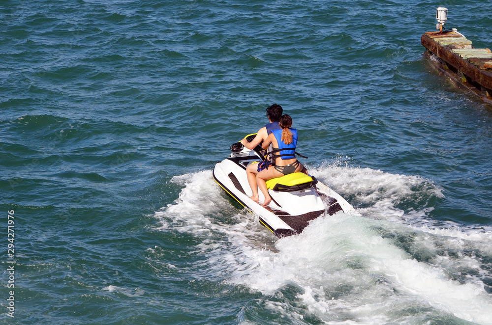Obraz premium Tandem jetski riders off Miami Beach,Florida