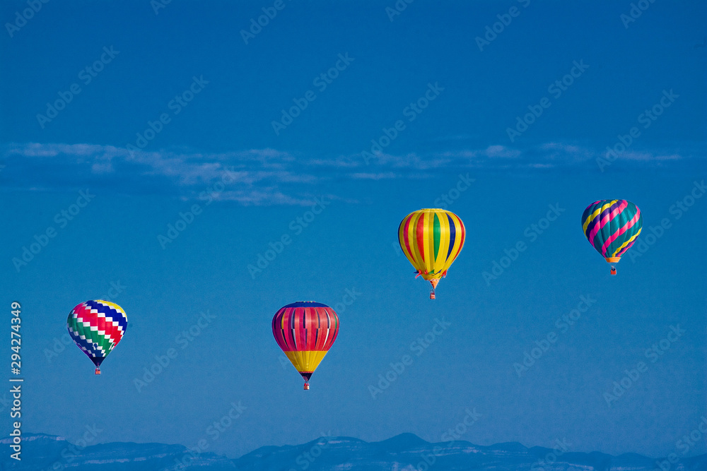 Naklejka premium Colorful hot air balloons in mid air