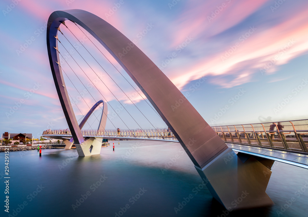 Obraz premium Elizabeth Quay Bridge long exposure