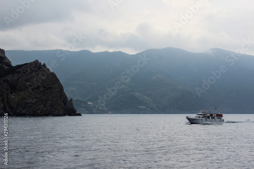Battello turistico alle Cinque Terre
