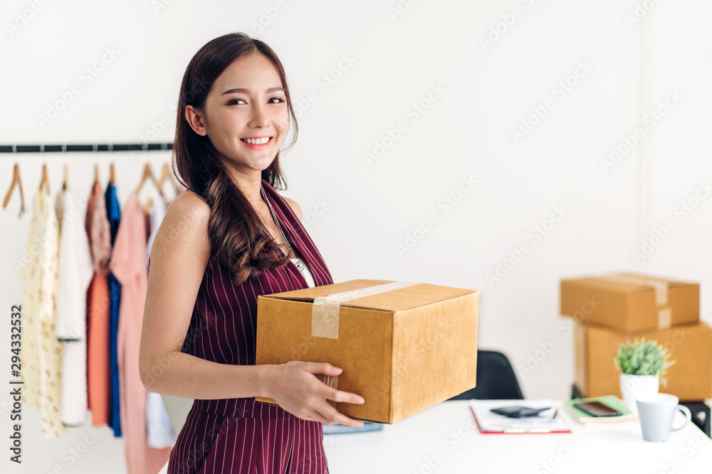 Young woman freelancer sme business online shopping with cardboard box on table at home - Business online shipping and delivery concept Young woman freelancer sme business online shopping with cardboard box on table at home - Business online shipping and delivery concept