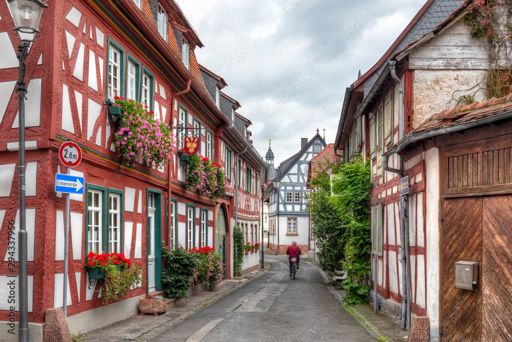Fototapeta premium achwerkhäuser in der historischen Altstadt von Seligenstadt, Hessen