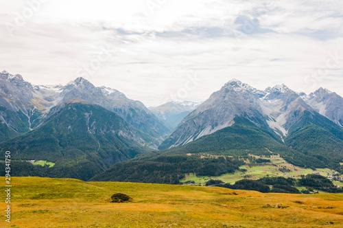 Scuol, Tarasp, Unterengadin, Engadin, Bergdorf, Schloss, Fontana, Vulpera, S-charl, Wanderweg, Alpen, Graubünden, Sommer, Schweiz