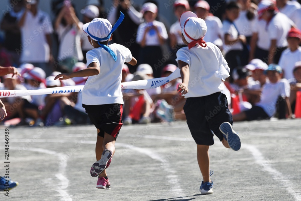 Japanese elementary school sports day / Schools in Japan, from elementary to high school, hold “Sports Day”.