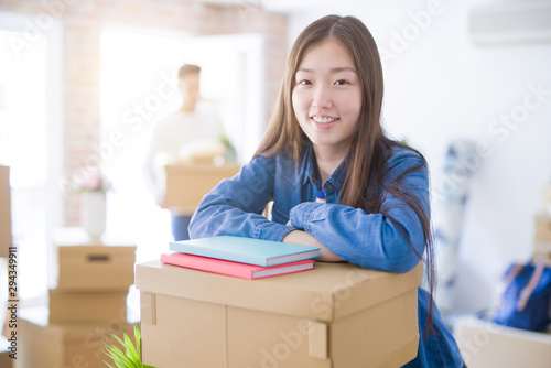 Beautiful young asian couple looking happy, young woman smiling excited moving to a new home © Krakenimages.com