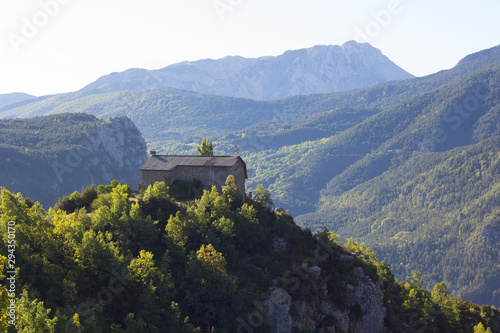 Montañas y vistas del Pirineo de Huesca, Aragón, España photo