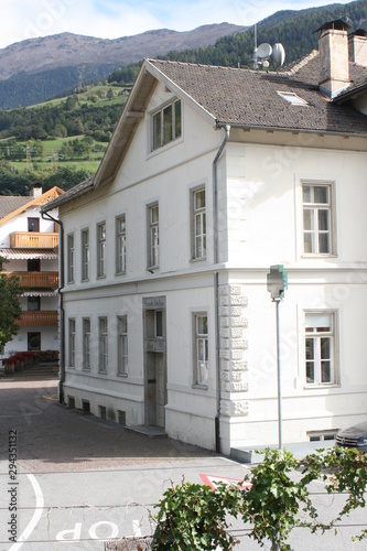 Alte Volksschule im Südtirol