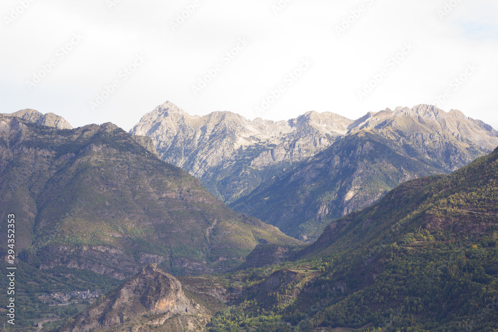 Montañas y vistas del Pirineo de Huesca, Aragón, España