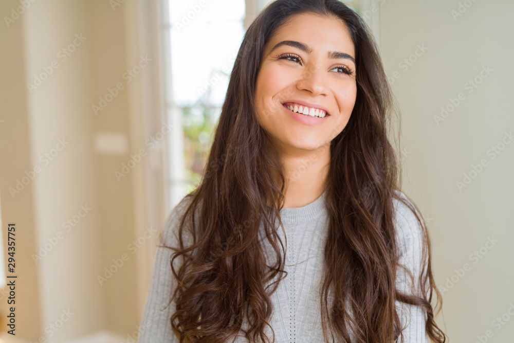 Obraz premium Beautiful brunette woman smiling cheerful, looking happy and positive