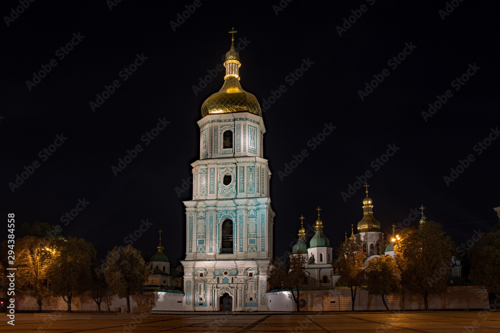 Blick auf die Sophienkathedrale von Kiew in der Ukraine bei Nacht
