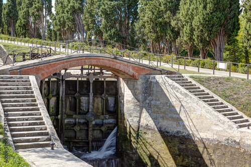 Les 9 ecluses de Fonseranes - Beziers - Herault - Occitanie photo