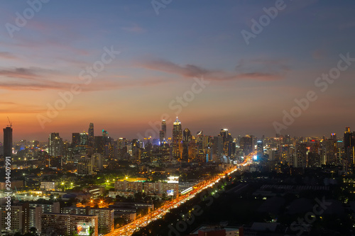 Fototapeta Naklejka Na Ścianę i Meble -  Panorama of landscape with sunset over the building and blue sky at bangkok ,Thailand. View of the tall building in capital with twilight