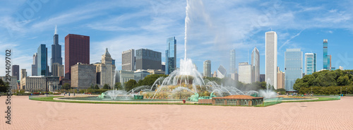 Chicago downtown buildings skyline Buckingham fountain