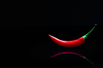 Papier peint photo Piments forts Piment chili reflet verre acrylique  © kgo3121
