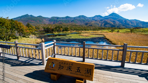 Canvastavla 秋の知床　知床五湖の１湖展望台と知床連山（北海道・斜里町）