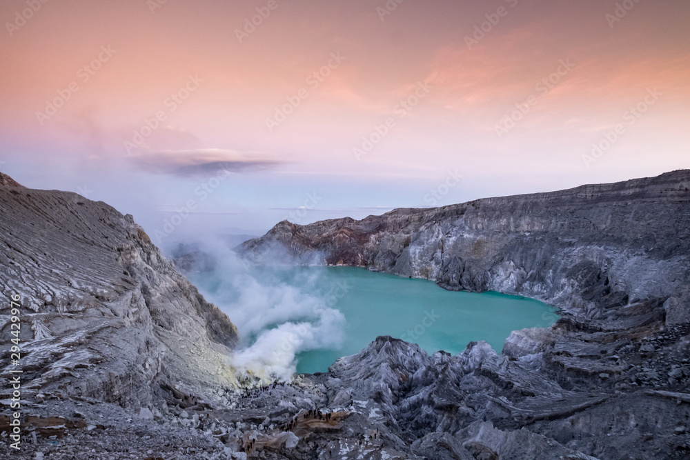 Fototapeta premium landscape on morning top of kawaikian 