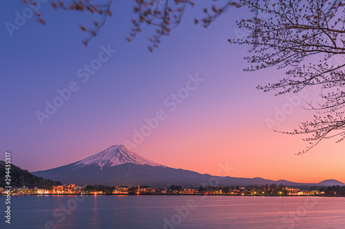 Last light on Mount Fuji and Lake Kawaguchi © Salawin Chanthapan